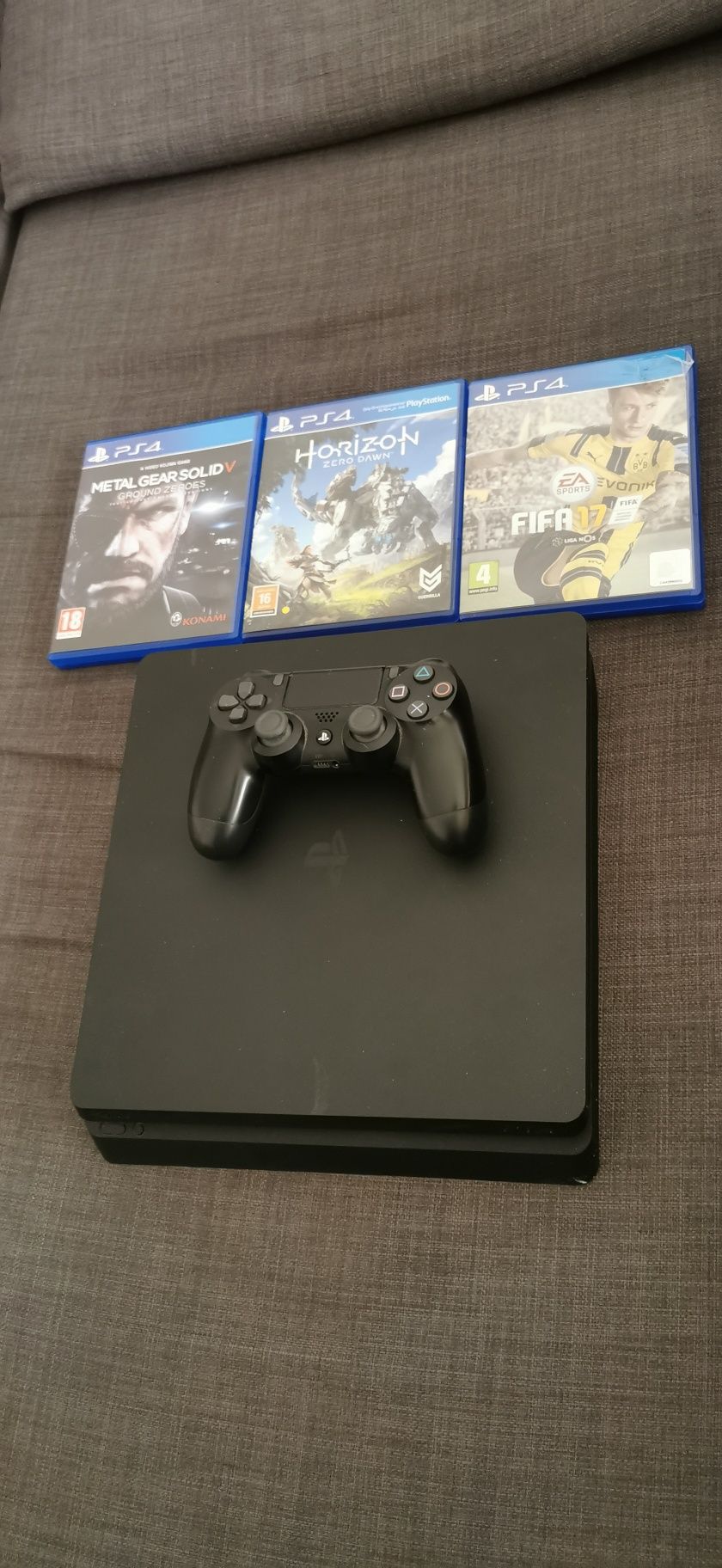 Ps4 Slim 1tb em ótimo estado com jogos e comando