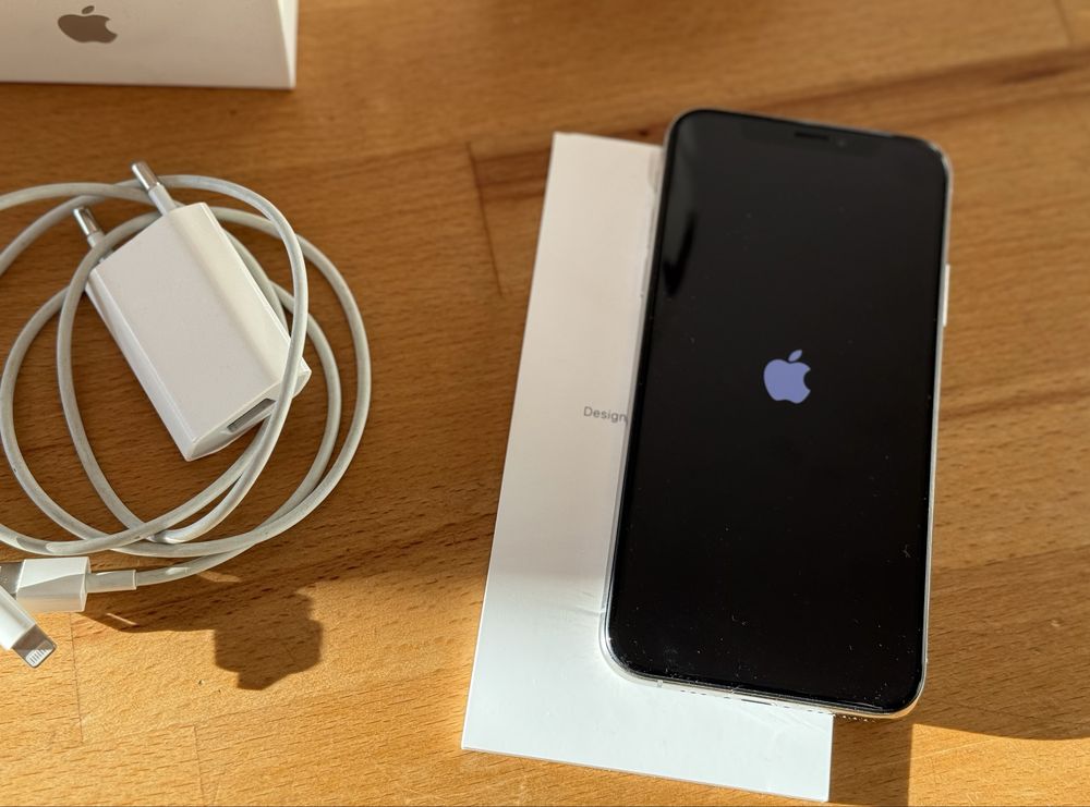 iPhone XS 64 GB - Silver (srebrny) ZESTAW + dwie obudowy