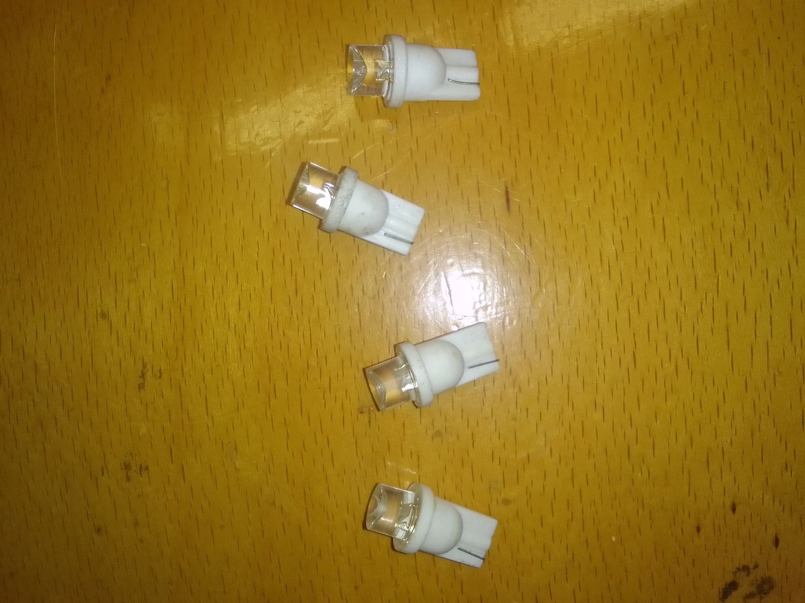 Żarówki LED 4 sztuki 12v