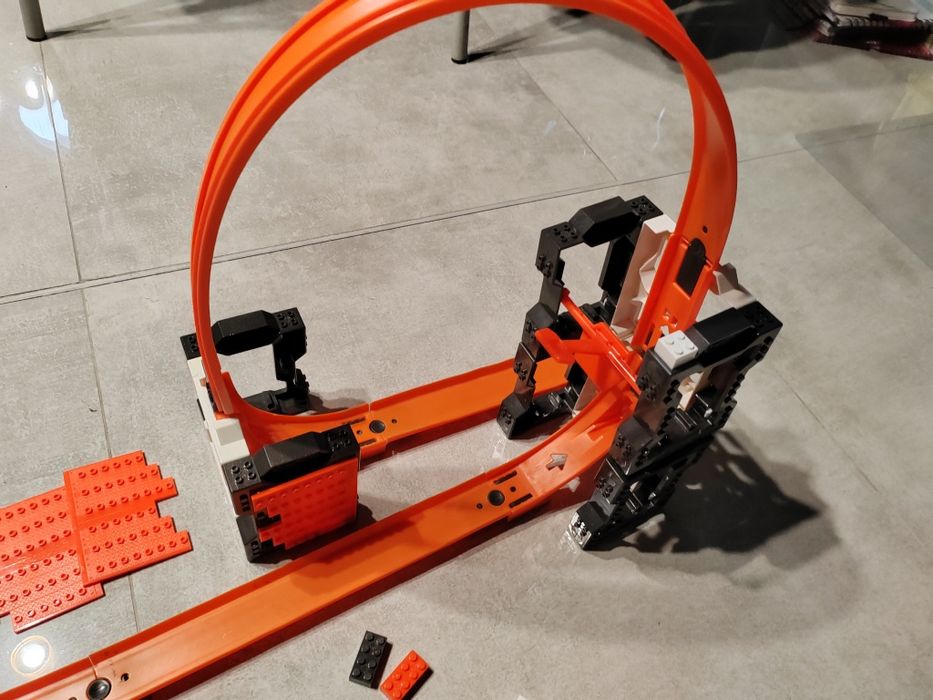 Hot Wheels Track Builder Szalone kraksy zestaw

Hot Wheels Track Buil