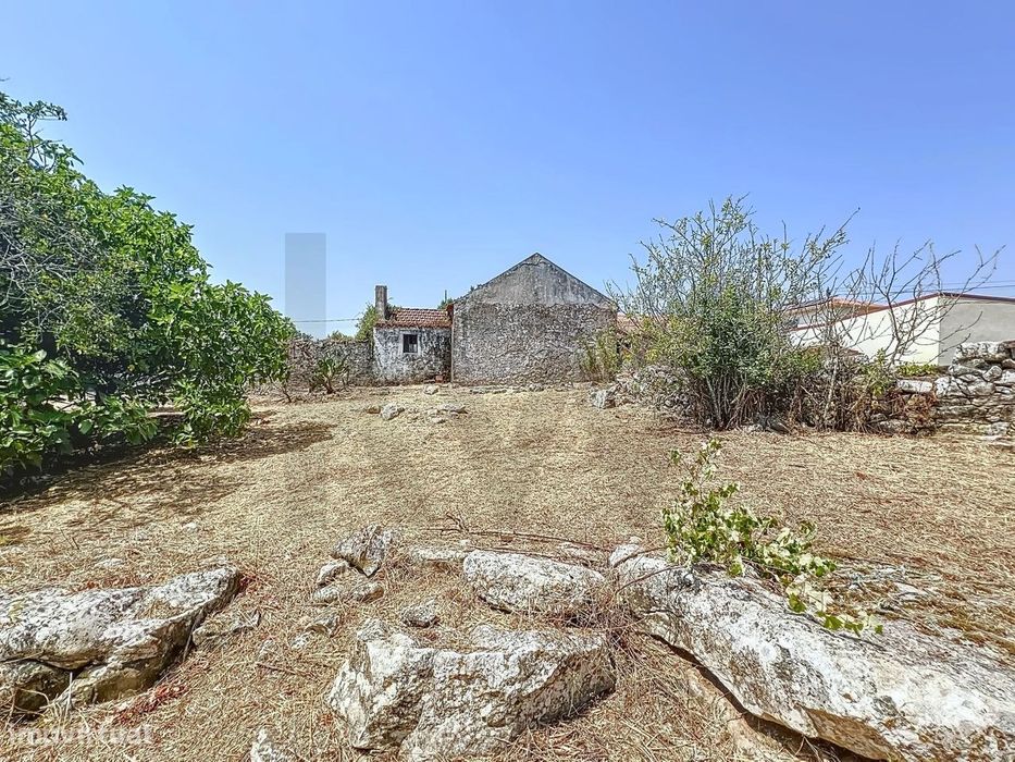 Venda Quinta da Nogueira: O Seu Refúgio no Coração de Évora de Alcobaç