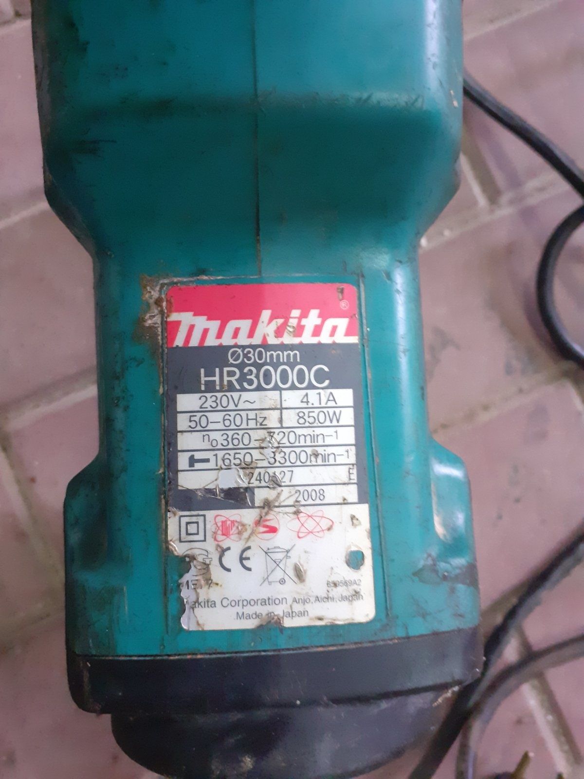 Продам Перфоратор Makita HR3000C