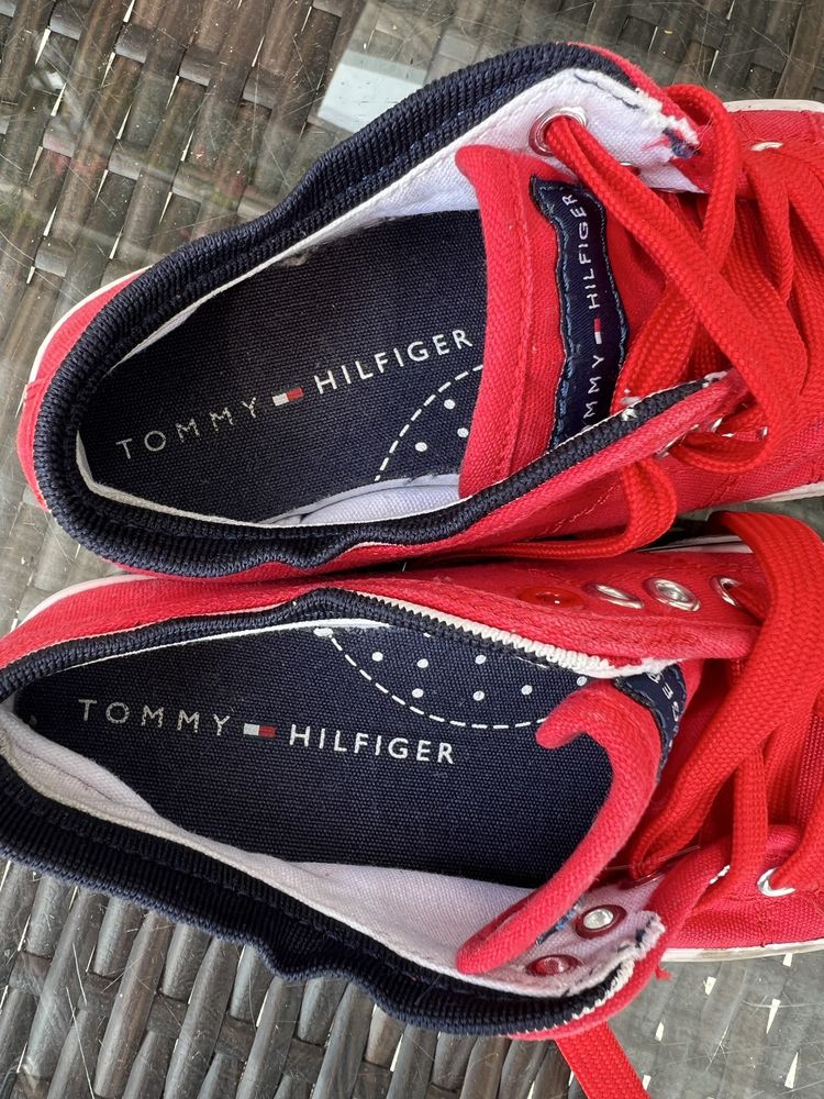 Czerwone trampki Tommy Hilfiger 28