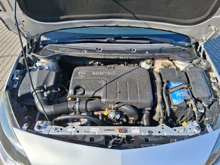 Продам опель астра J 2013 року випуску рестаїл