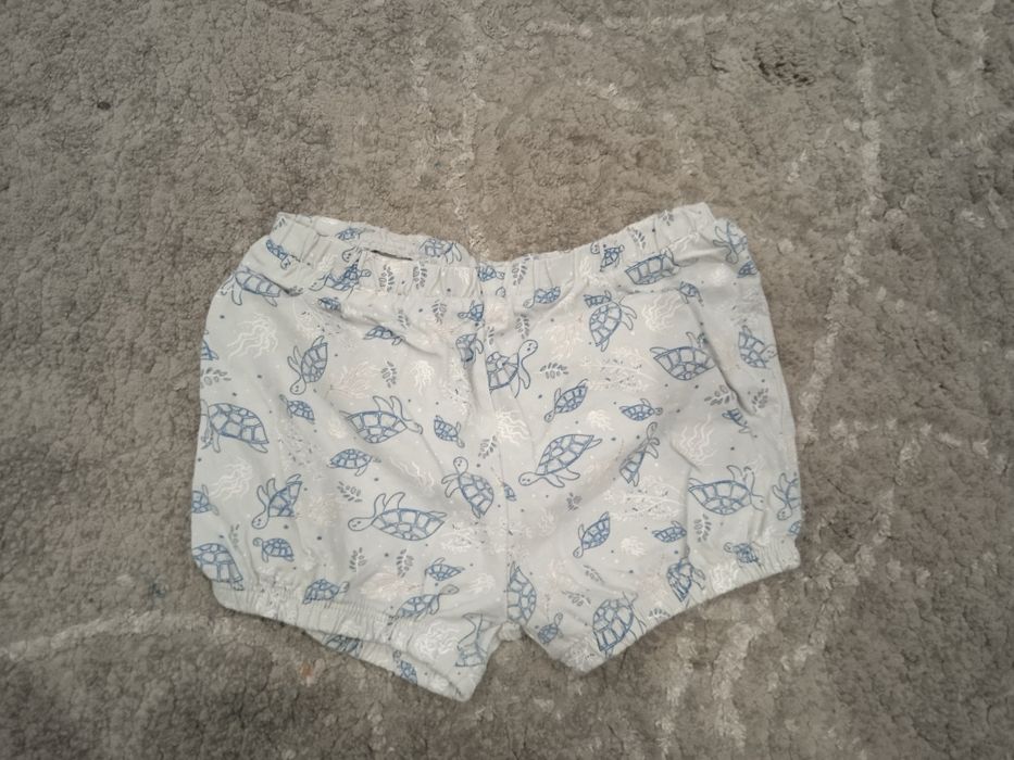 Spodenki w żółwie dla dziewczynki w rozmiarze 92 (18-24 m-ce)