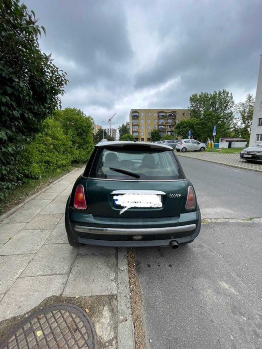 Mini Cooper w całości z przeznaczeniem na części