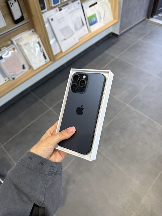 Used iPhone 15 pro max 256 blue
