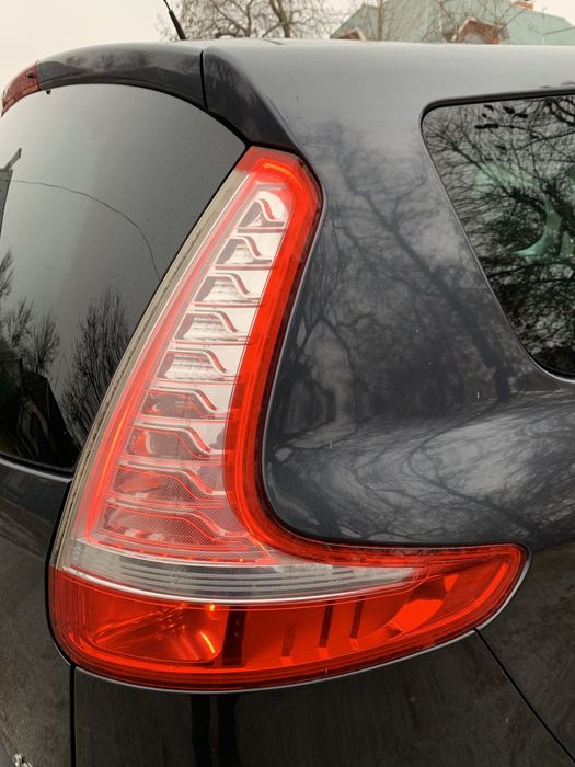 Рено Сценік3 ЗАДНІЙ ФОНАРЬ правий лівий Стоп.