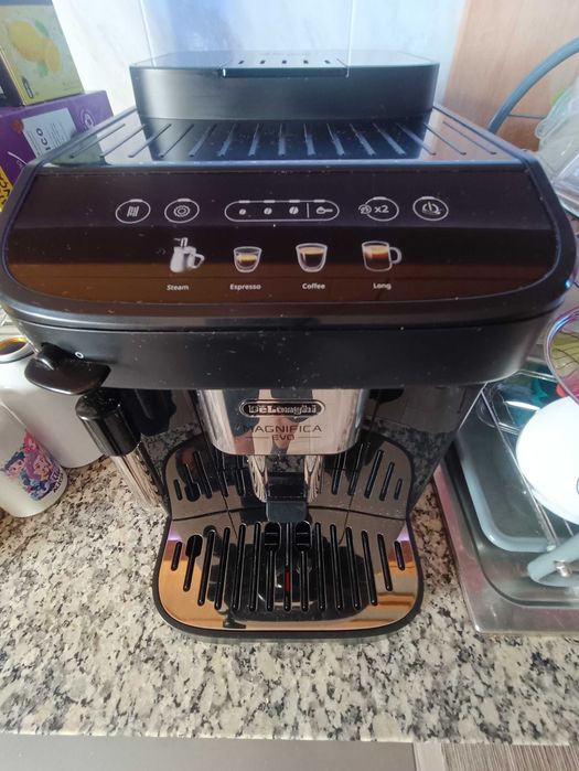 Máquina café Delonghi Magnifica EVO