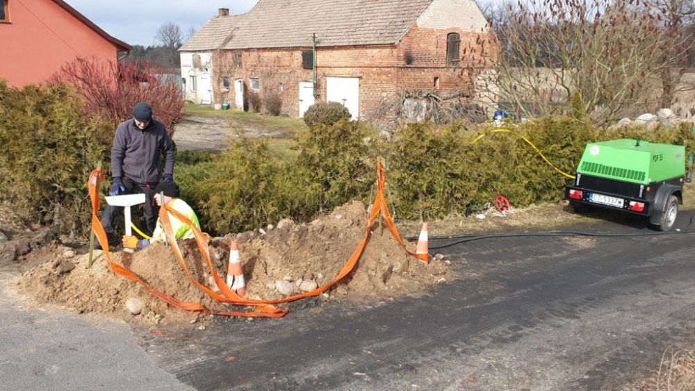Wynajem wypożyczalnia sprężarek śrubowych kompresorów 7, 15 BAR