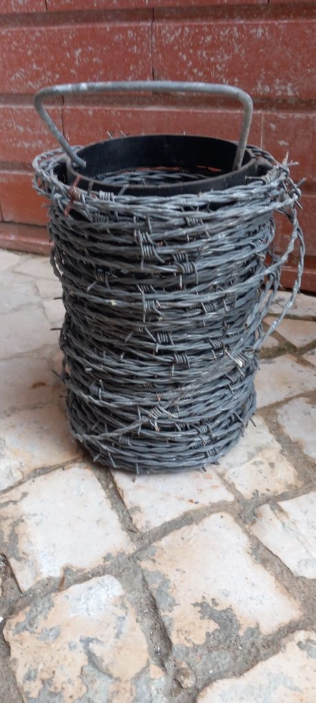 Rede ovelheira , arame farpado , vedação para jardim