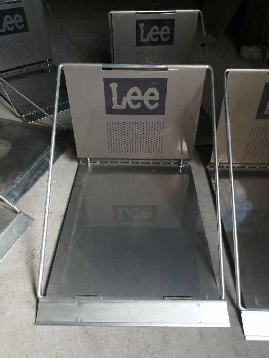 Niestandardowe półki Lee