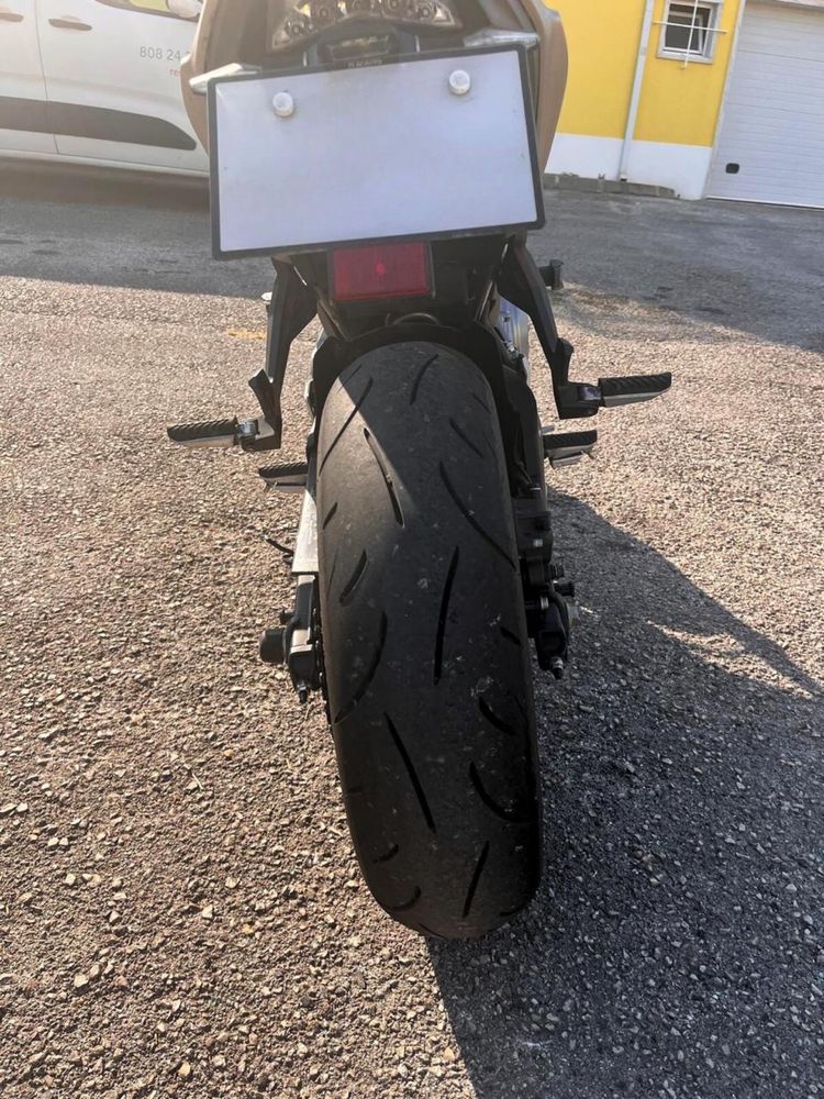 Kawasaki Z650 com apenas 10.500 km