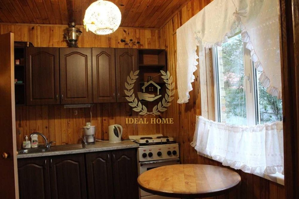 Продам двоповерховий дачний будинок поблизу с.Блиставиця