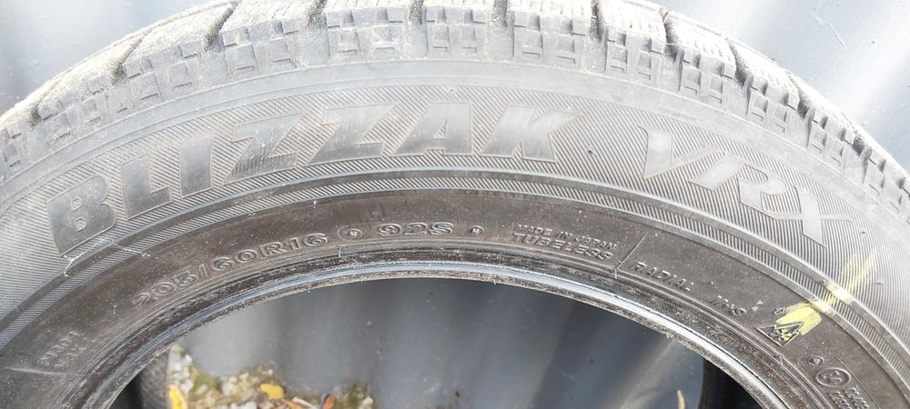Комплект зимней резины Bridgestone Blizzak VRX 205/60 R16