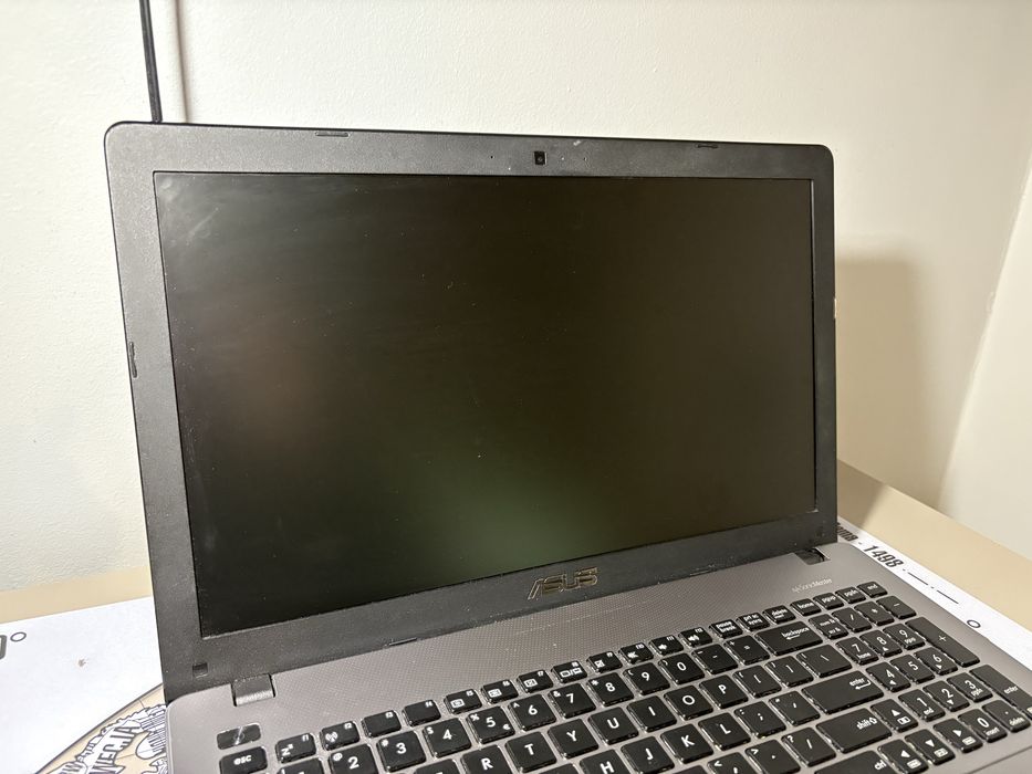 Laptop ASUS X550V