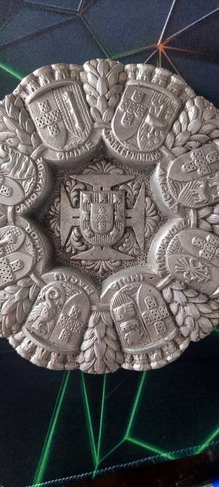 Cinzeiro a.tigo com brasões das colonias