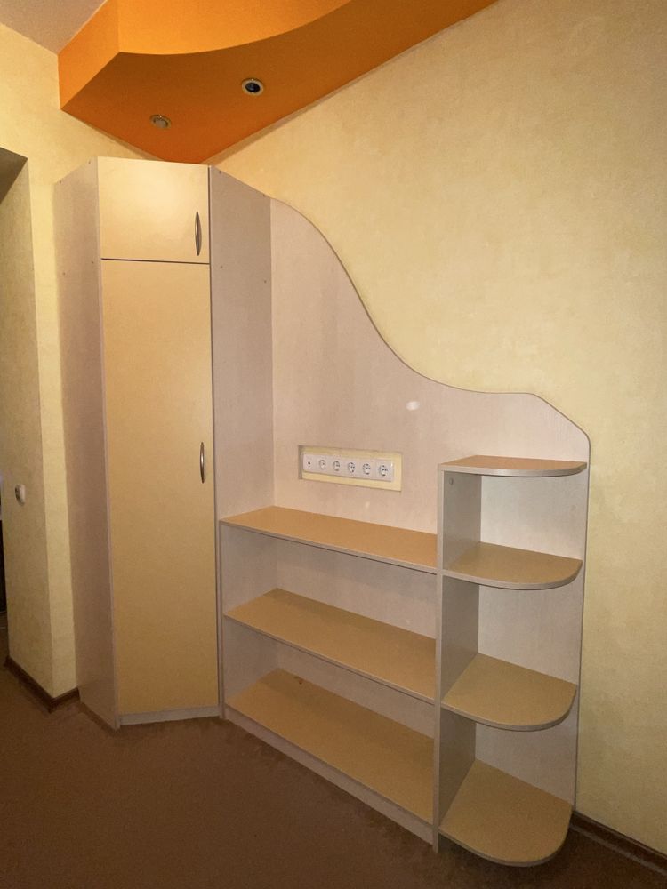 Продам дитячий набір, ліжко, шафу, стіл, тумбу