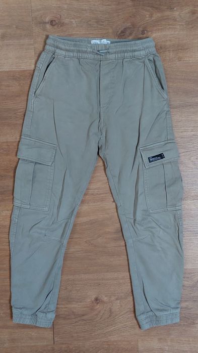 Calças marca Zara,  menino,  9 anos