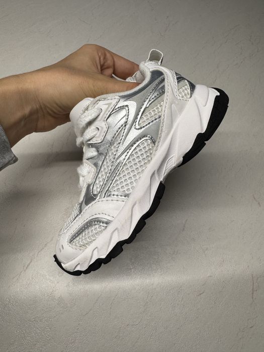 Дитячі кросівки Zara