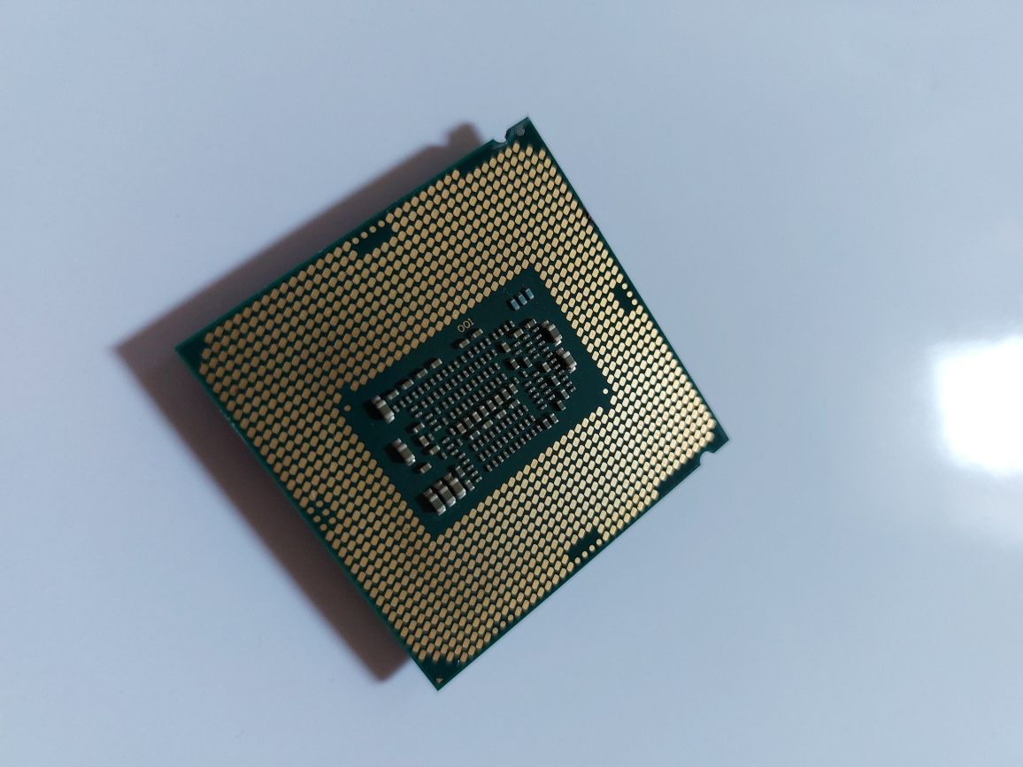 Процесор Intel core i3-8100
