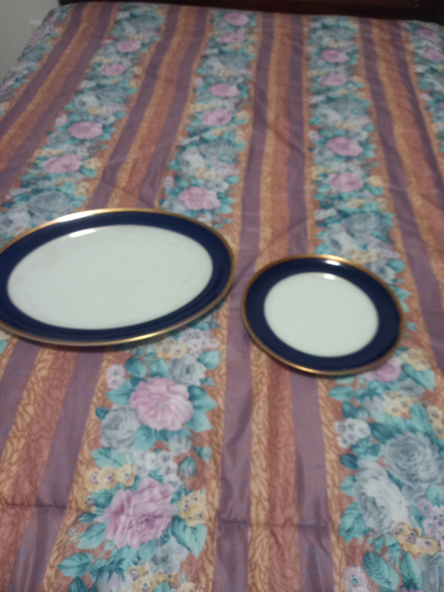 Serviço de Mesa Brest Vista Alegre com 70 peças,  nunca foi usado