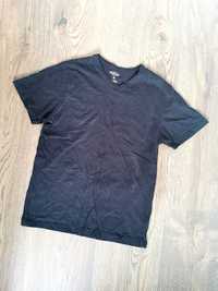Czarna koszula t-shirt gładki, dekolt V , rozmiar  M