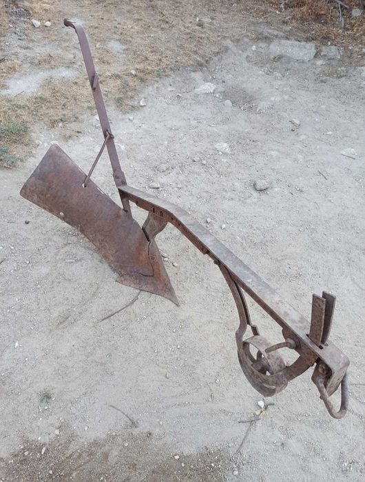 Arado antigo de ferro