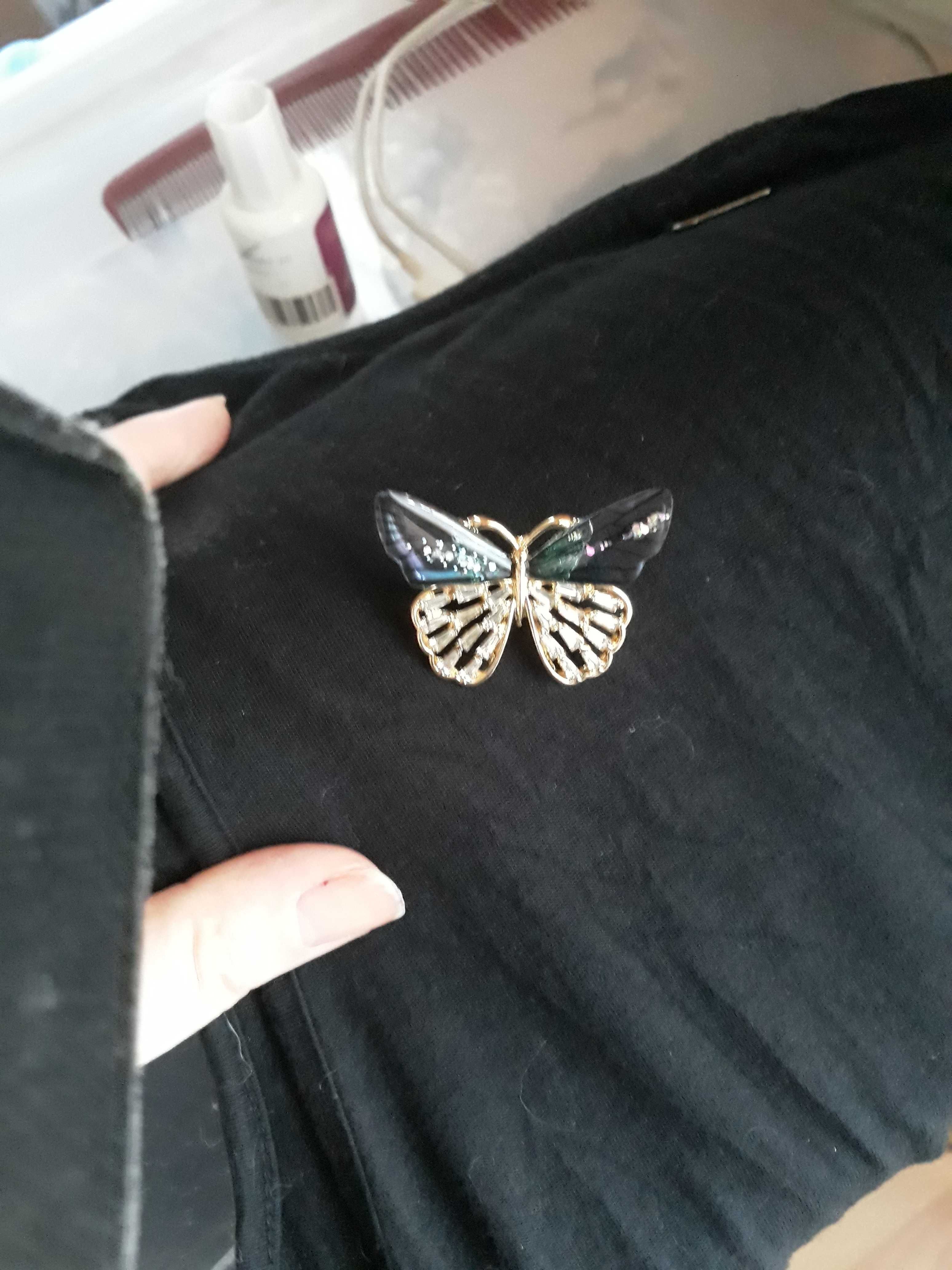Piękna broszka w kształcie motyla