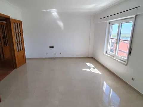 Apartamento T2 com parqueamento e elevador Vila Franca de Xira