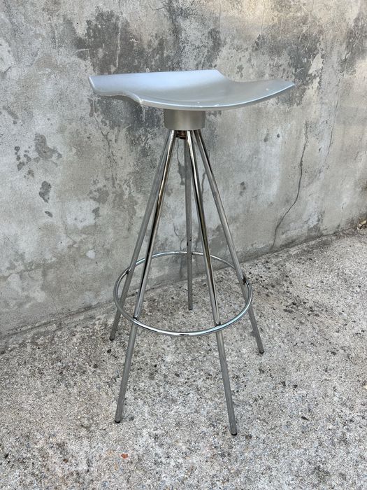Banco cromado retro – inspirado no Jamaica Bar Stool de Pepe Cortés