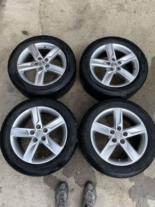 Продаю оригінальні диски з шинами Toyota Camry V40 (R17)