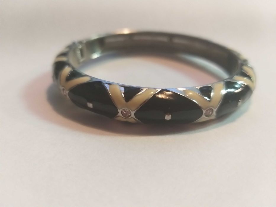 Bransoletka otwierana czarna, srebrno-biały wzór + cyrkonie