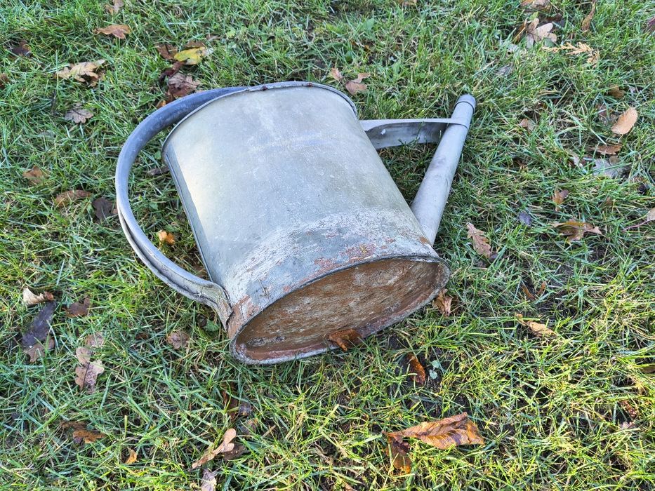 Zabytkowa przedwojenna poniemiecka konewka ocynk sprawna