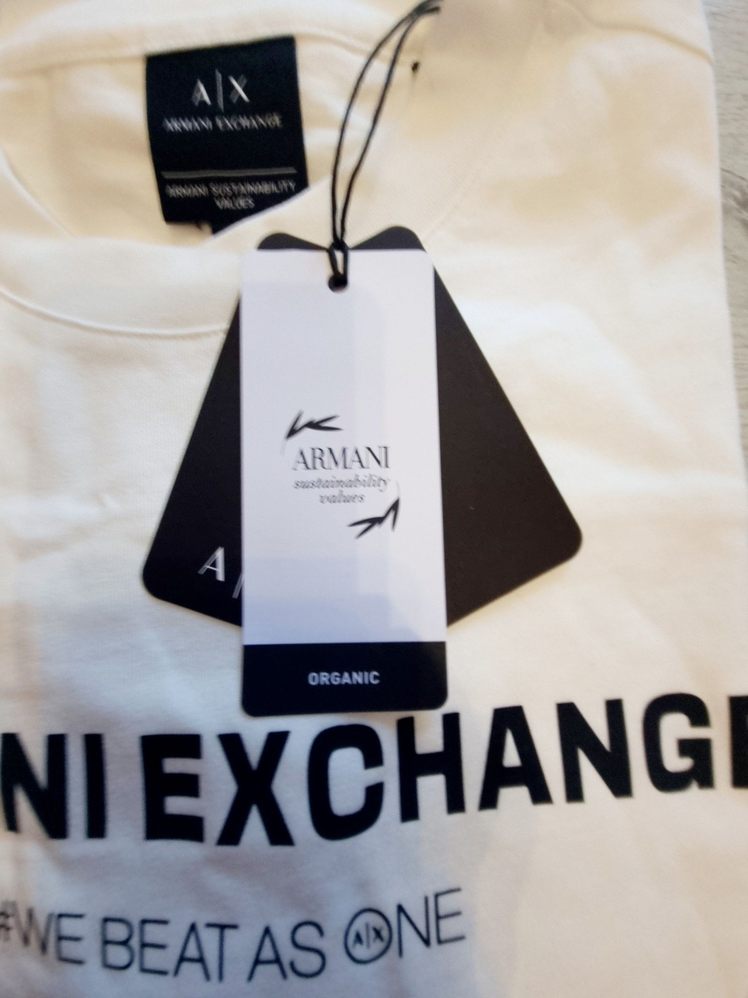 •Koszulka Armani Exchange rozmiar XS/S

• 100% ORYGINALN