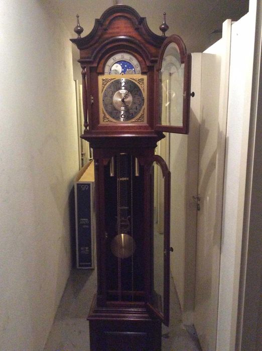 Relógio De Pé Antigo Em Madeira, marca Horlsant à Portreal 1945.