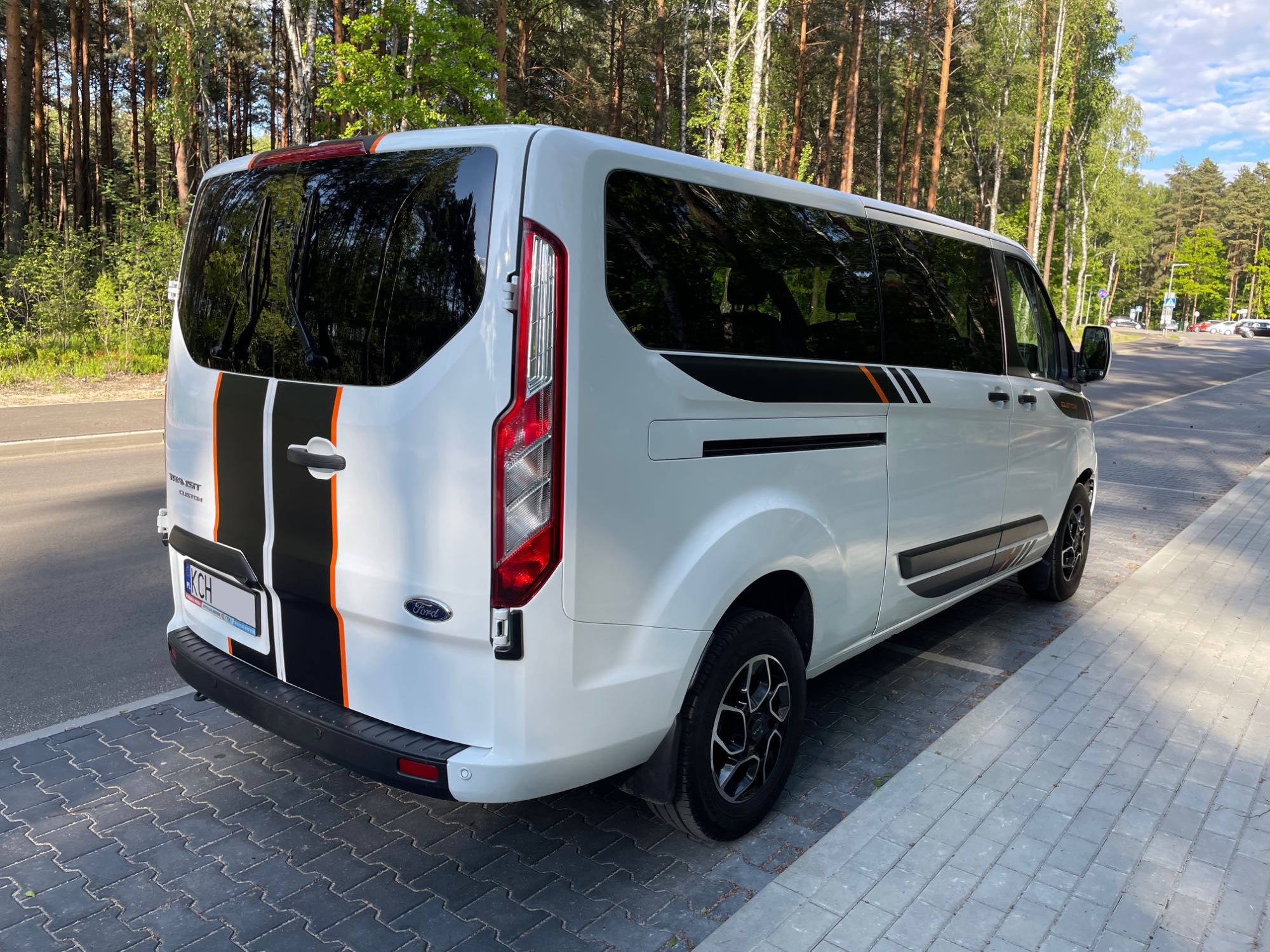 Wynajem busa 9 osobowego Ford Transit Custom – wakacje 2025 Trzebinia