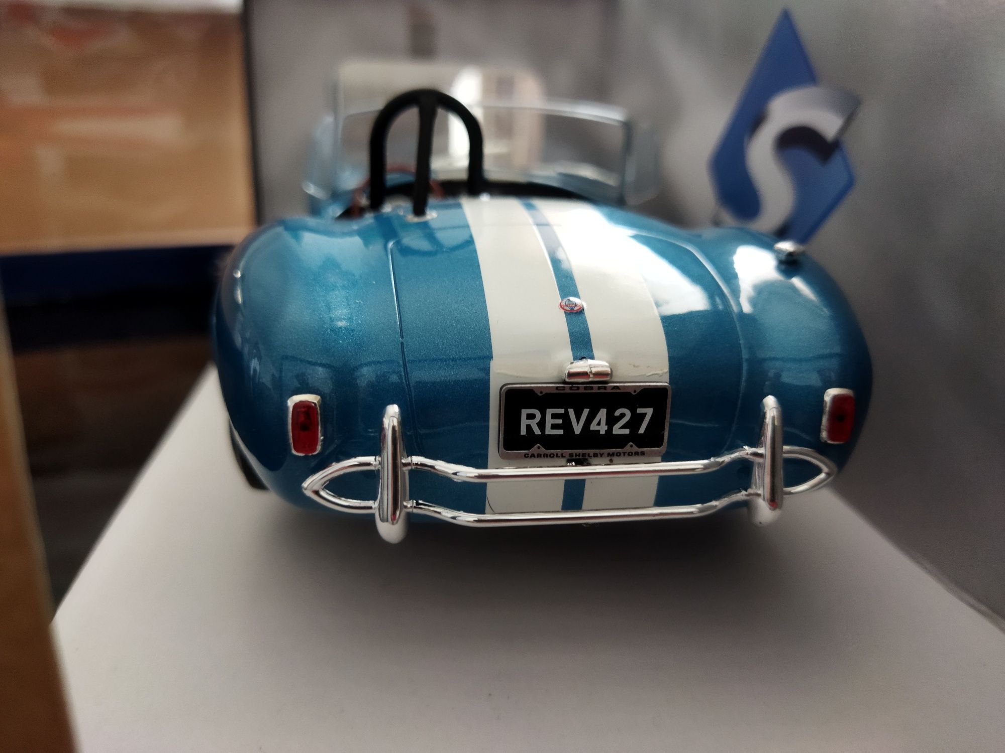AC Cobra escala 1/18 Solido