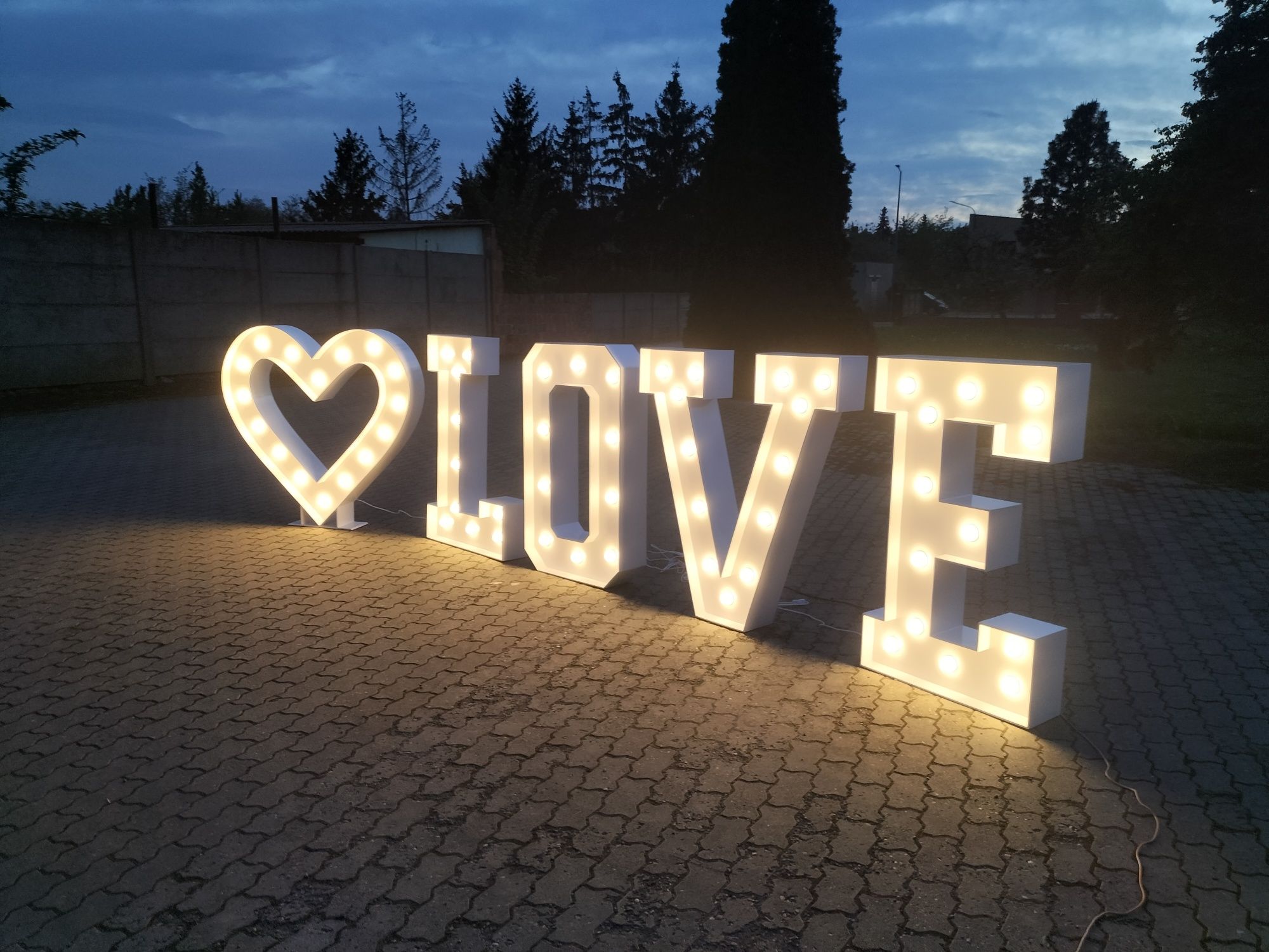 LOVE napis podświetlany love żarówkowe