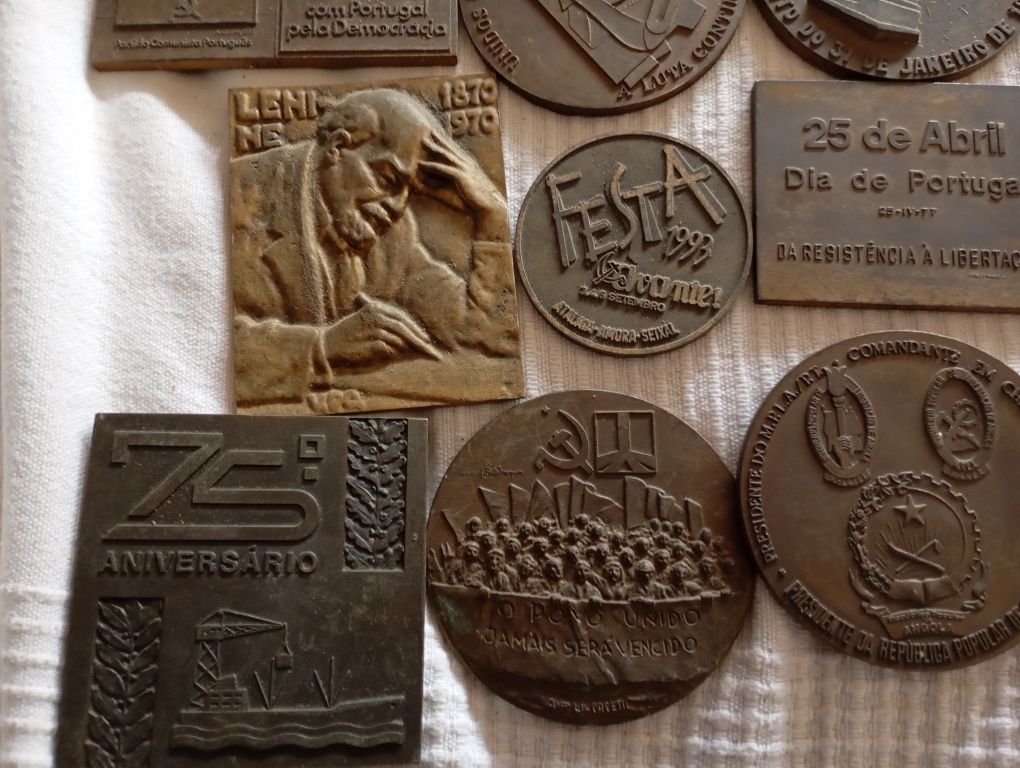 24 medalhas políticas