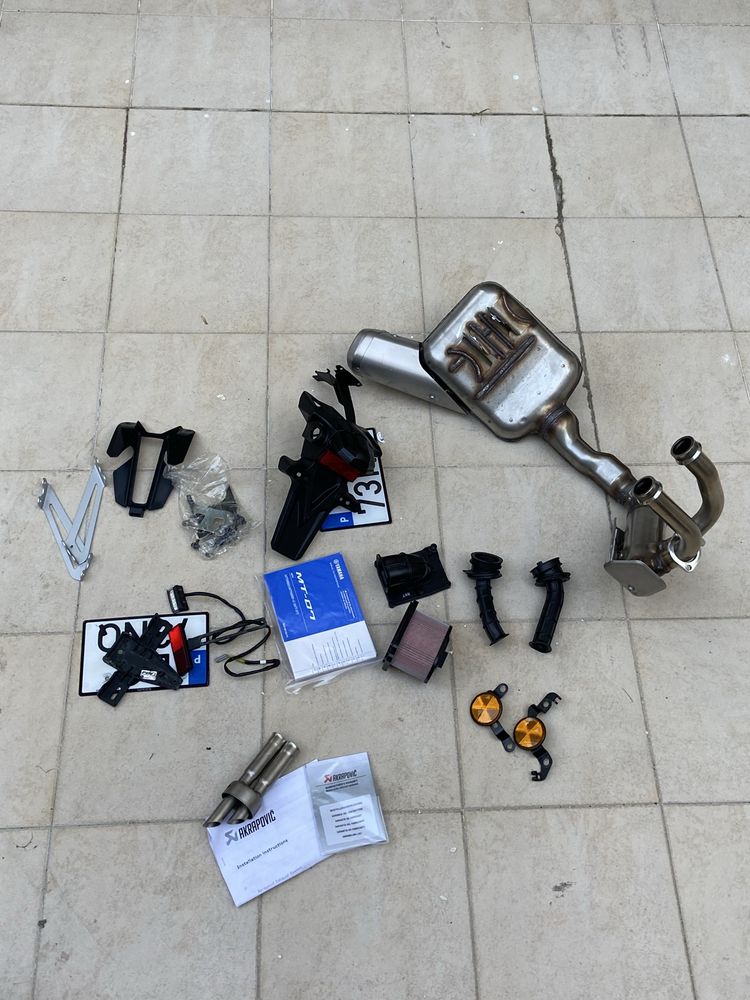 Yamaha MT-07 35kw 2023 deslimitada Akrapovic