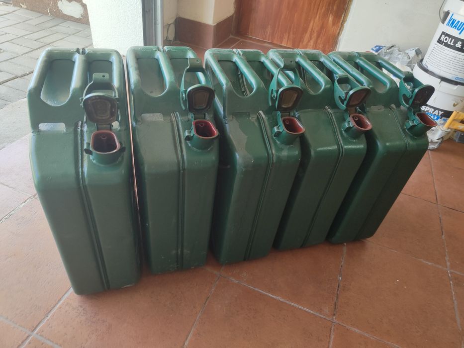 Sprzedam kanistry 20 L
