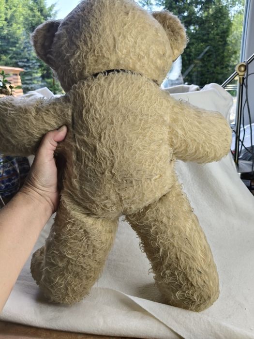 Stary pluszowy miś z okresu PRL