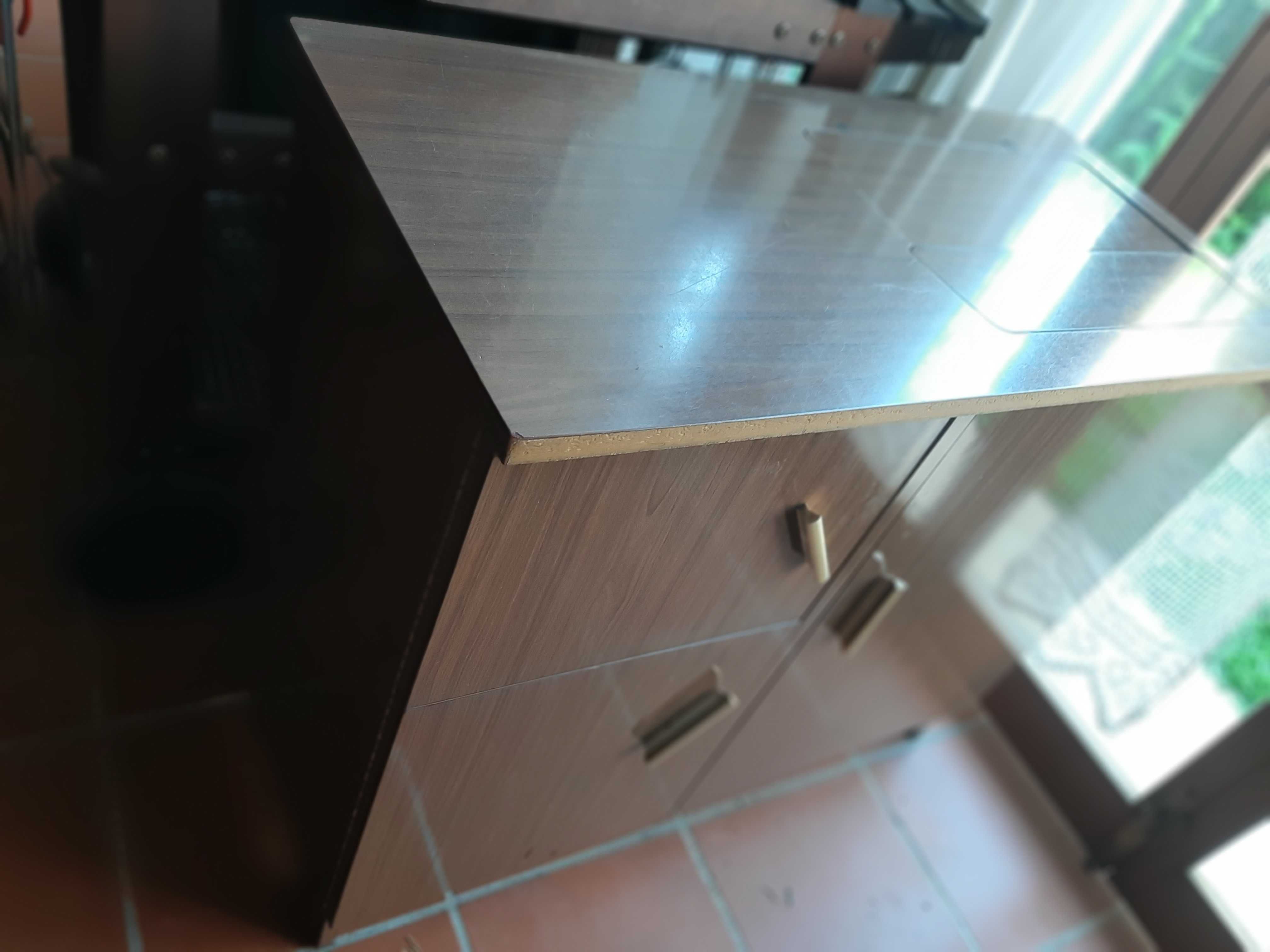 Móvel para máquina de costura Oliva ou outros fins.