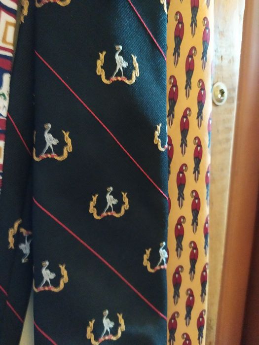 Продам коллекцию галстуков.