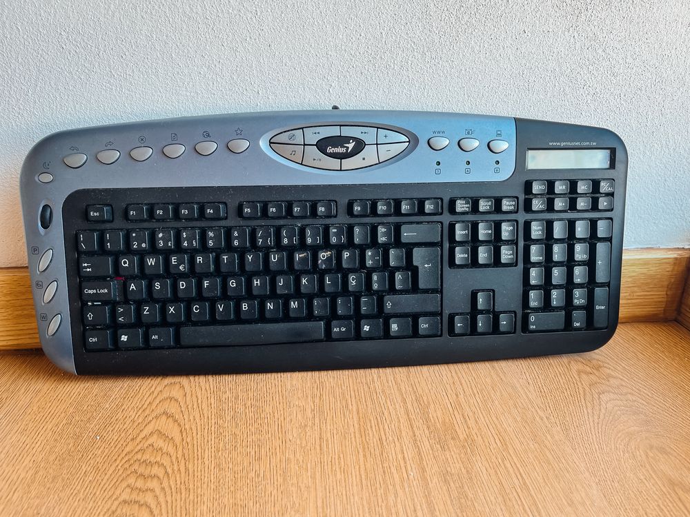 Teclado Genius K641 com Calculadora