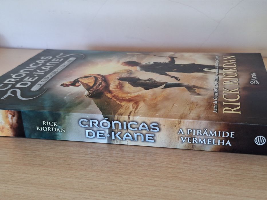 Livro "A pirâmide vermelha"