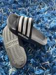 Chinelo adidas tam 31