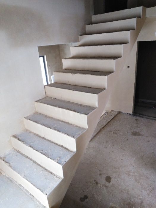 Tynki wewnętrzne maszynowe gipsowe cementowe