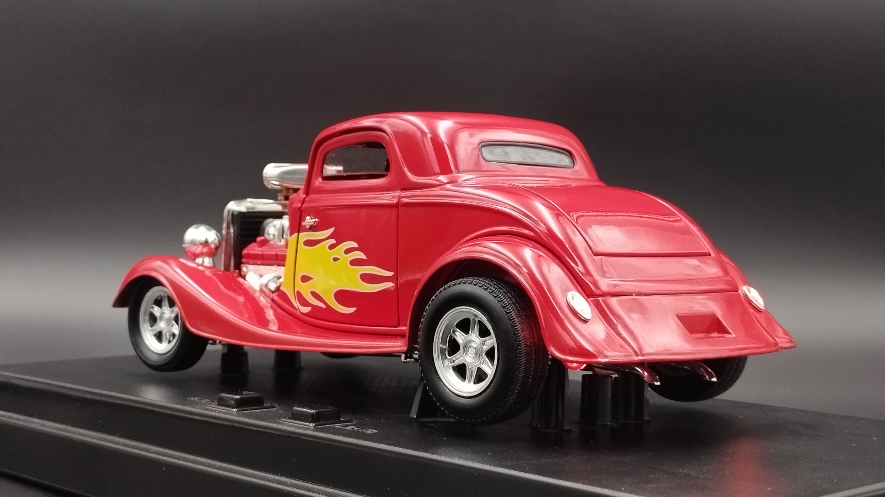 1:18 Ertl 1934 Ford 3 Coupe Hot Rot (Rare) Światła i Dźwięk silnika